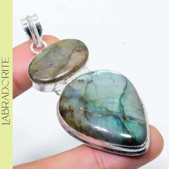 Glowing Labradorite Gemstone Handmade Pendant Necklace - Picture 7 of 7